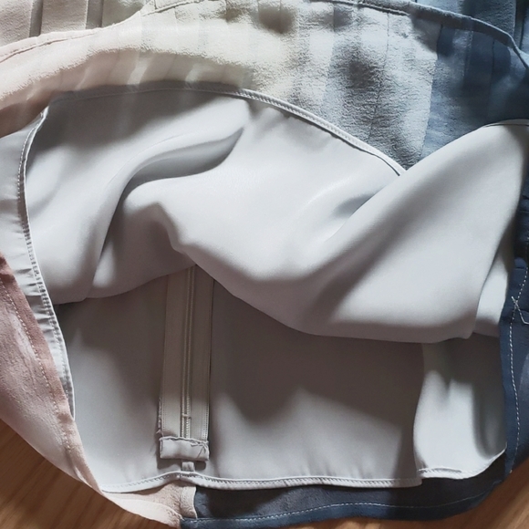 BCBGMAXAZRIA silk blouse - Picture 8 of 9